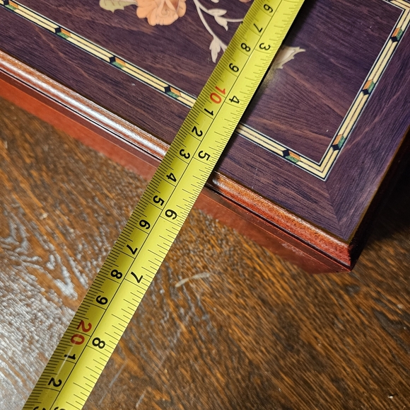 Floral Inlay Wooden Jewlery Box. - Picture 9 of 11